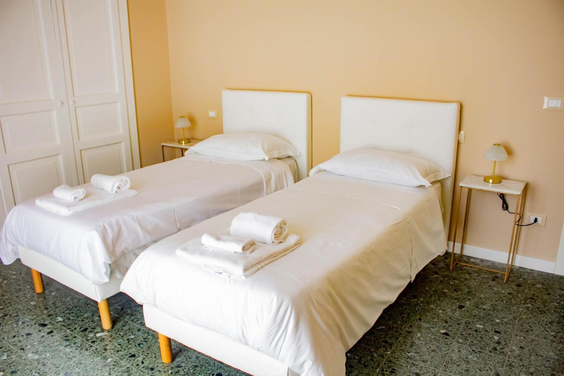 Palazzo La Piana Rooms Catania Bagian luar foto